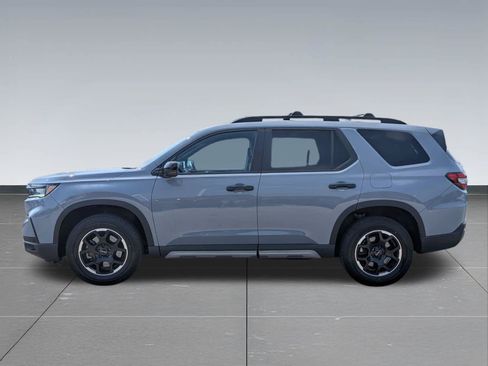 Used 2025 Honda Pilot TrailSport image 2