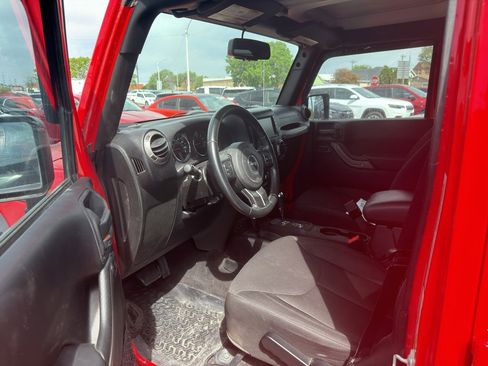 Used 2015 Jeep Wrangler Unlimited Sport w/ Quick Order Package 24S AWD/4WD image 5