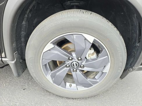 Used 2025 Nissan Rogue SV FWD image 16