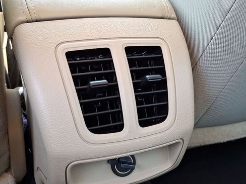 Used 2018 Ford Taurus SE FWD image 25