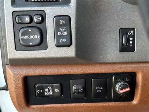 Used 2013 Toyota Tundra Platinum image 23