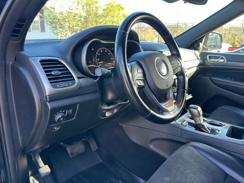 Used 2021 Jeep Grand Cherokee Laredo X image 10