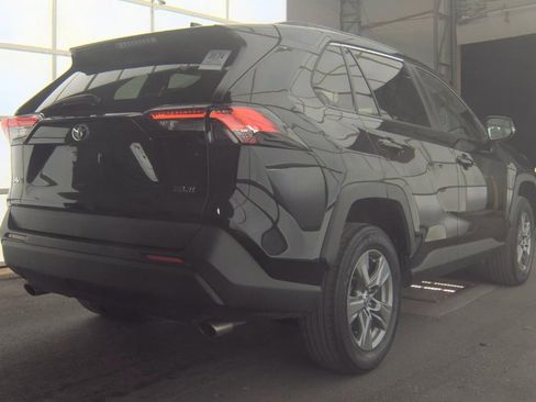 Used 2022 Toyota RAV4 XLE image 4