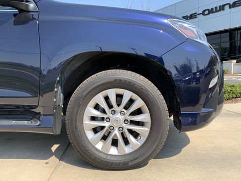 Used 2021 Lexus GX 460 Premium w/ Premium Package image 13