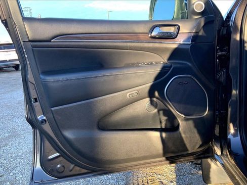 Used 2019 Jeep Grand Cherokee Overland image 19