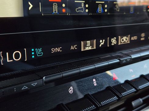 Used 2025 GMC Hummer EV 3X w/ LPO, Illumination Package image 22