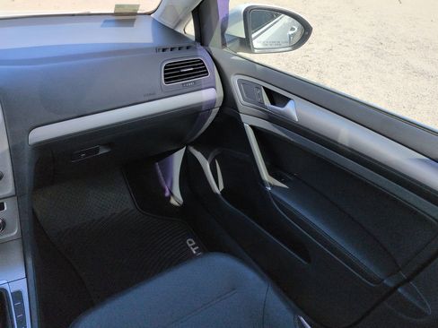 Used 2015 Volkswagen Golf TDI S FWD image 17
