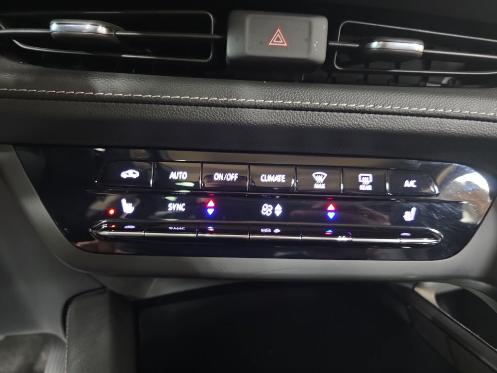 Used 2023 Buick Envision Essence AWD/4WD image 20
