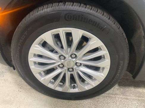 Used 2024 Cadillac XT4 Luxury w/ Cold Weather Package image 9