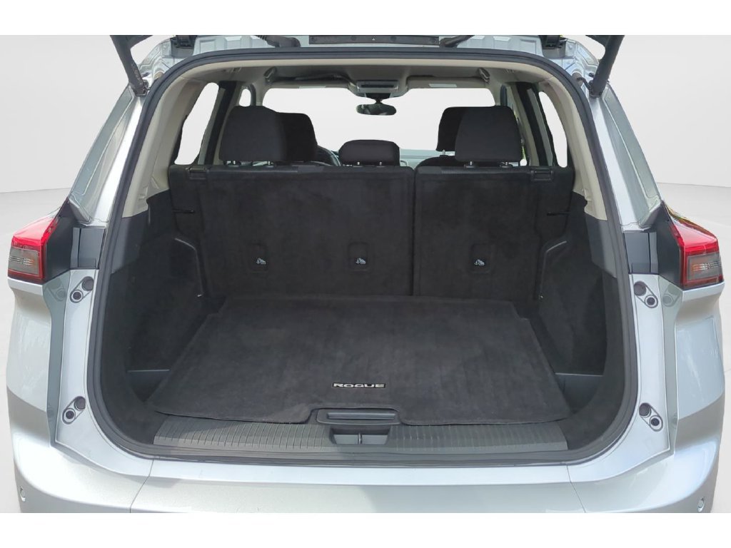 Used 2025 Nissan Rogue SV FWD image 12