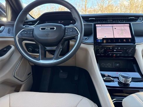 Certified 2023 Jeep Grand Cherokee Limited w/ Luxury Tech Group II image 23