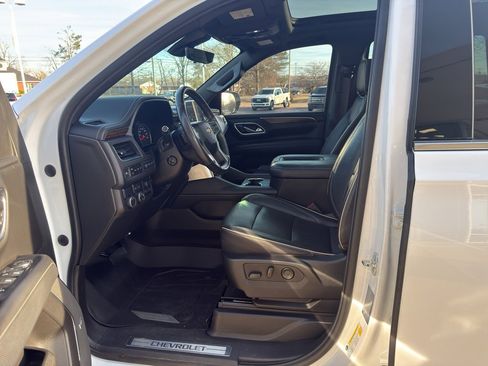 Used 2021 Chevrolet Tahoe Premier w/ Premium Package image 14