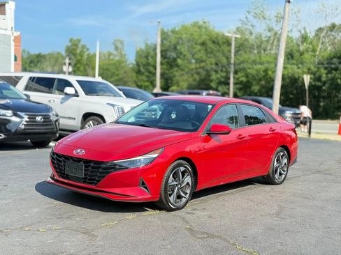 Used 2023 Hyundai Elantra SEL w/ Convenience Package FWD image 4
