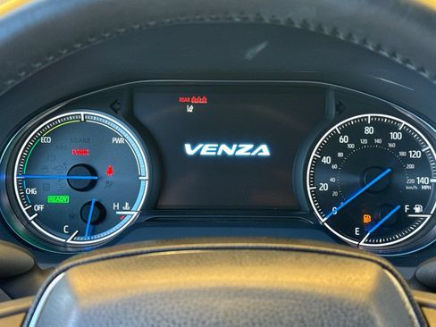Certified 2023 Toyota Venza XLE AWD/4WD image 31