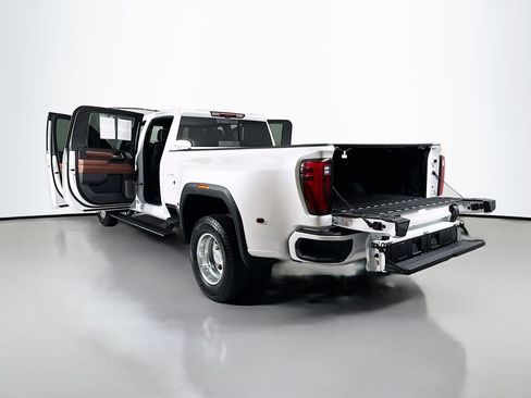 Used 2025 GMC Sierra 3500 Denali Ultimate image 32