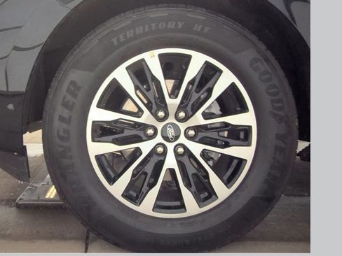 Used 2025 Ford Expedition Max Platinum image 18