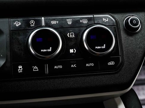 Used 2025 Land Rover Defender 110 S image 26