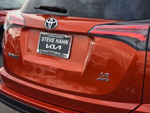 Used 2016 Toyota RAV4 LE AWD/4WD image 13