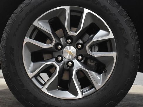 Used 2023 Chevrolet Silverado 1500 LT AWD/4WD image 29
