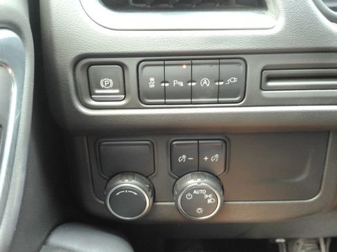 Used 2021 Chevrolet Suburban LS RWD image 34