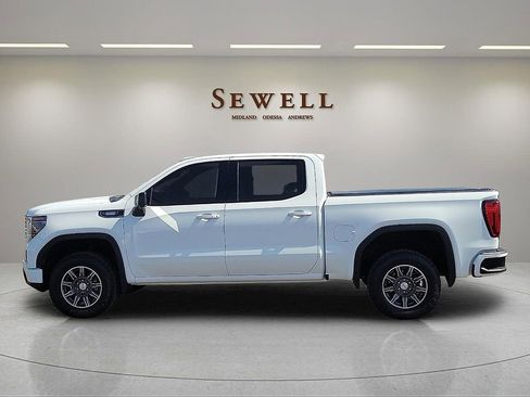 Used 2024 GMC Sierra 1500 AT4 image 2