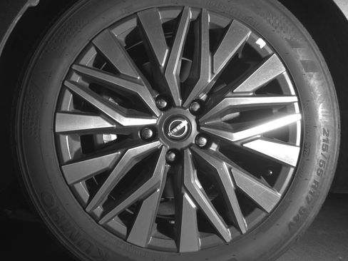 Used 2025 Nissan Altima 2.5 SV FWD image 12