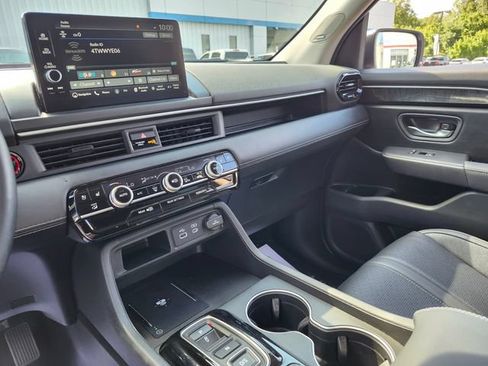 Used 2025 Honda Pilot Elite image 26