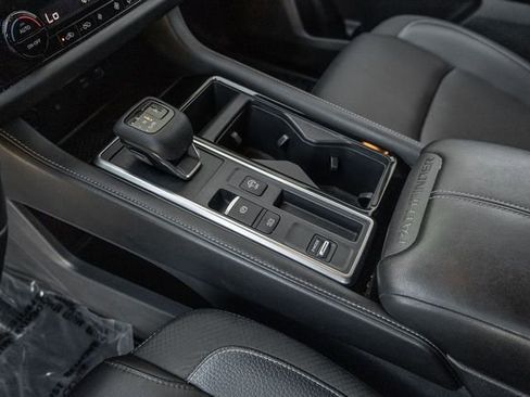 Used 2023 Nissan Pathfinder SL image 11