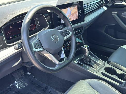 Used 2025 Volkswagen Jetta SEL FWD image 25