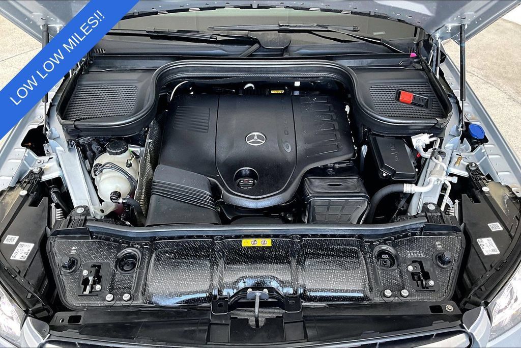 Used 2025 Mercedes-Benz GLS 450 4MATIC image 11