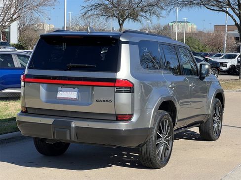 Used 2024 Lexus GX 550 image 4