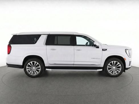 Used 2023 GMC Yukon XL Denali AWD/4WD image 8