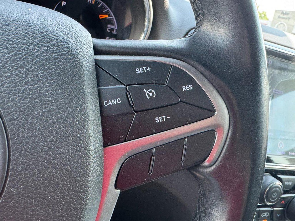 Used 2020 Jeep Grand Cherokee Altitude AWD/4WD image 18
