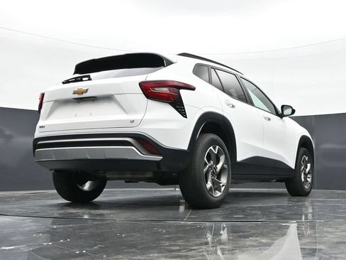 Used 2025 Chevrolet Trax LT w/ LT Convenience Package FWD image 36