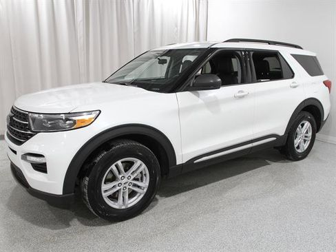 Certified 2023 Ford Explorer XLT w/ Equipment Group 202A image 3