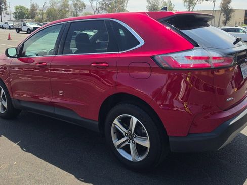 Certified 2023 Ford Edge SEL w/ Convenience Package AWD/4WD image 4