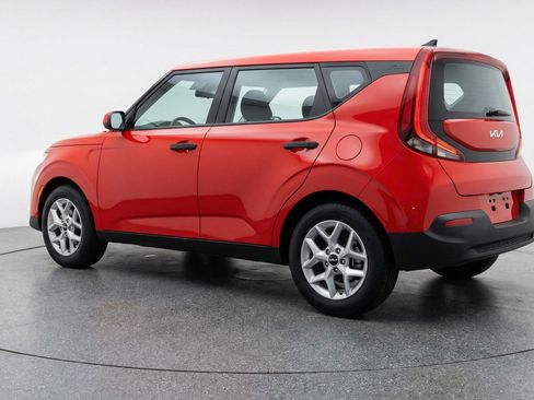Used 2025 Kia Soul LX w/ LX Technology Package FWD image 6