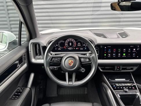Used 2024 Porsche Cayenne AWD/4WD image 19