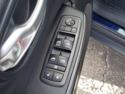 Used 2015 Jeep Cherokee Trailhawk w/ Comfort/Convenience Group AWD/4WD image 19