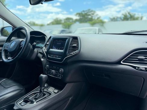 Used 2021 Jeep Cherokee Latitude Plus AWD/4WD image 17