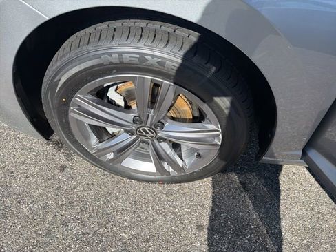 Used 2024 Volkswagen Jetta SE image 32