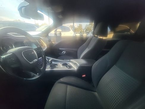Used 2016 Dodge Challenger SXT RWD image 3