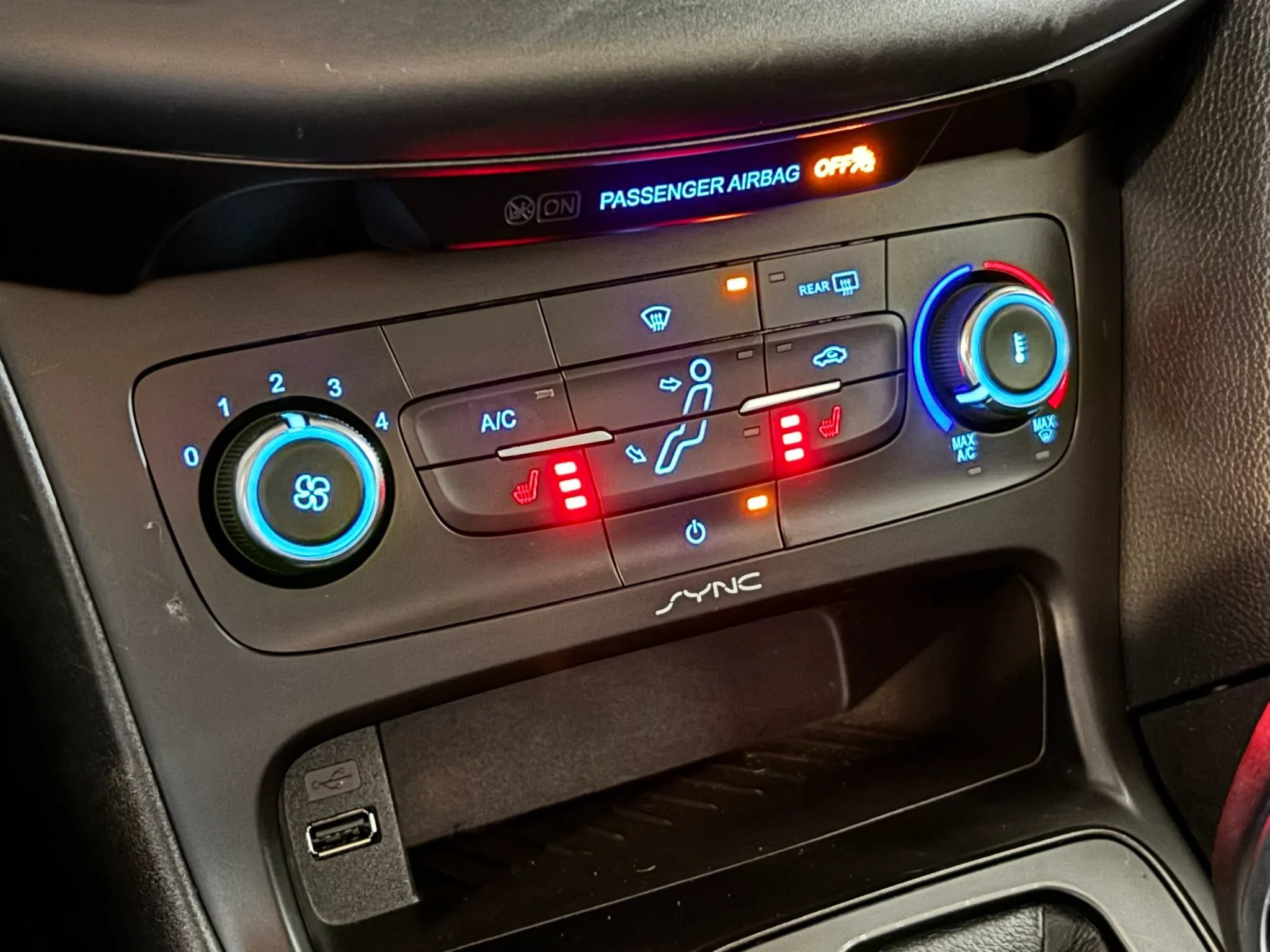 Used 2016 Ford Focus SE w/ SE Cold Weather Package FWD image 35