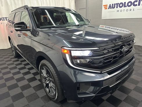 Used 2025 Ford Expedition Max Platinum w/ Stealth Performance Package AWD/4WD image 3