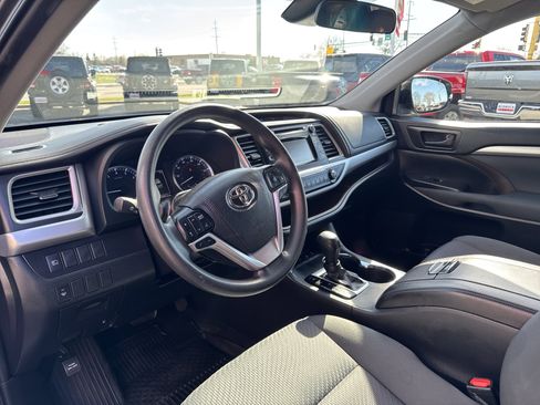 Used 2019 Toyota Highlander LE image 20