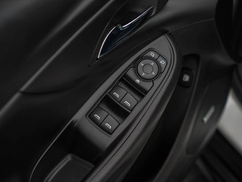 Used 2018 Chevrolet Volt Premier w/ Driver Confidence Package FWD image 10