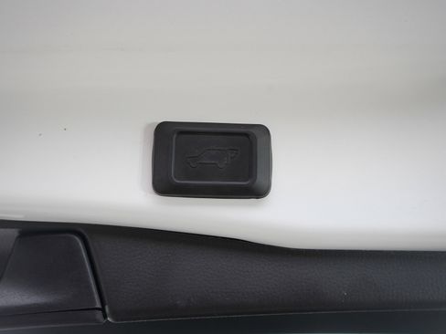 Used 2024 Toyota RAV4 XLE w/ Convenience Package image 13