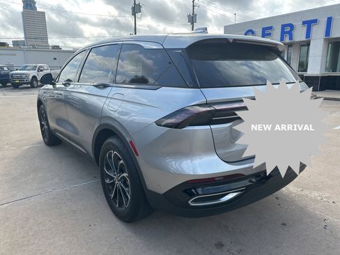 Used 2024 Lincoln Nautilus Premier image 4