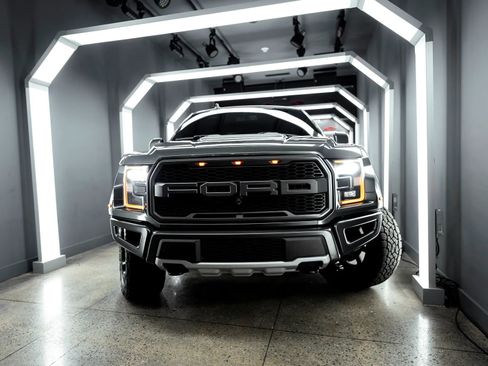 Used 2019 Ford F150 Raptor w/ Equipment Group 802A Luxury image 3