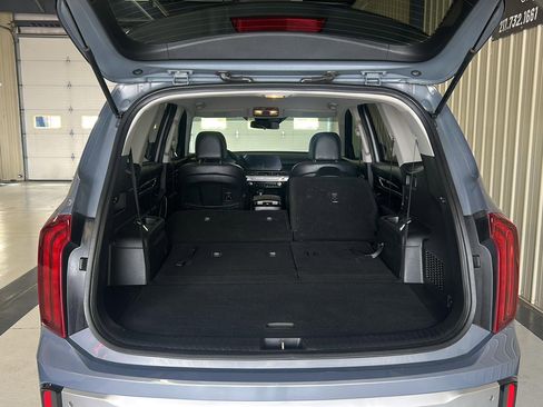 Used 2023 Kia Telluride LX FWD image 6